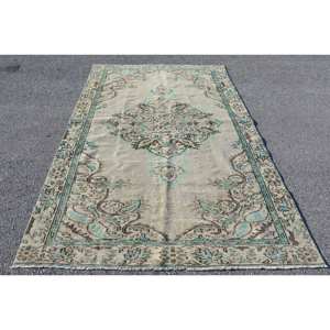 Alfombra turca Vintage de 5,4x8,5 pies, Alfombra de lana de retazos azul Beige para sala de estar con respaldo de látex, diseño clásico a rayas rectangulares - Product Image 1