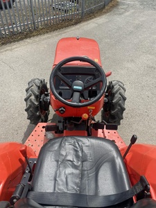 Tractor de ruedas usado Kubota L3200 Compact 4WD con componente de motor central - Product Image 4