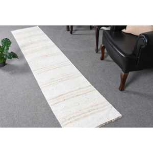 Alfombra Vintage Estilo Runner, Alfombra Turca de 1.8x9 pies, Alfombra de Lana Kilim Blanca - Product Image 1