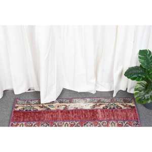Tapis turc vintage en laine rouge et beige avec envers en latex - 1,1 x 2,8 pieds - Product Image 2
