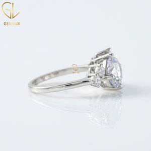 แหวนหมั้นเพชรแบบกระจายสีทอง14K สำหรับผู้หญิง VVS เจียระไนทรงกลม2 CT ดีไซน์ทันสมัย - Product Image 3