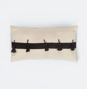 Ce fabuleux coussin berbère en laine marocaine couvre coussin marocain berbère Vintage coussin avec pompon - Product Image 3