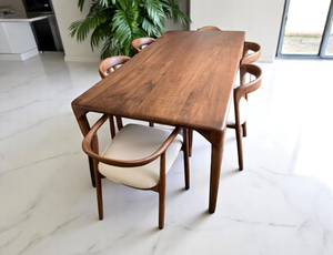 Table à manger carrée de style européen moderne, finition noyer, bois de manguier massif avec piédestal en bois, un élément de décoration métallique élégant - Product Image 2