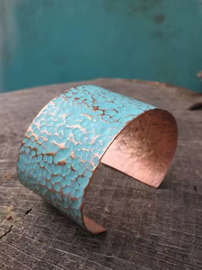 Pulsera de cobre moderna para mujer, joyería minimalista elegante, brazalete pulido elegante o diseño de puño, accesorio ligero - Product Image 5