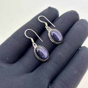 Cabujón de piedra solar azul Natural indio, forma ovalada, piedra preciosa sólida, Plata de Ley 925, uso diario, pendientes de piedra natal, joyería fina - Product Image 1