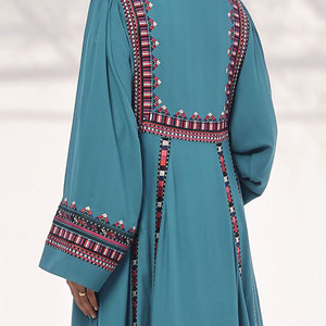 Abaya de qualité supérieure, décontractée, avec broderie boutonnée, pour femmes, tissu mémoire, tailles et couleurs personnalisées, 100% polyester, écologique - Product Image 4