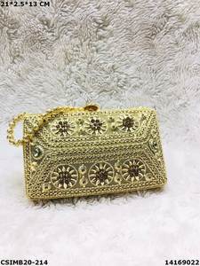 Pochette de soirée artisanale de créateur pour mariée, élégante, en métal, accessoire féminin, fabriquée à la main par des femmes - Product Image 4