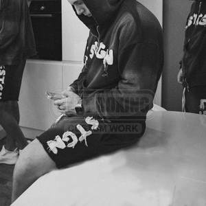 Pantalones cortos desgastados para hombre con rasgaduras pesadas y textura desgastada para ropa de calle atrevida Look Vintage Pantalones cortos desgastados para hombre - Product Image 2