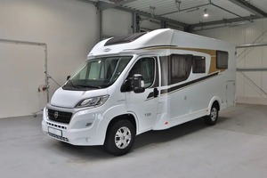 Caravane Teardrop de Luxe Personnalisée avec Panneaux Solaires et Mobilier pour Voyages Tout-Terrain à Vendre - Product Image 3