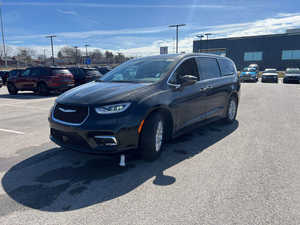 Kilometraje bajo 2025 C H R y S l e r PA CIFICA SELECT - Product Image 5