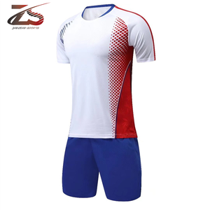 Diseño superior de alta calidad 2025 Diseño Premium Ropa deportiva de entrenamiento Uniformes de fútbol de manga corta fabricados en Pakistán - Product Image 4