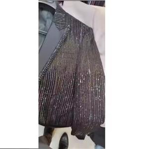 Tissu en velours brodé opulent parfait pour les chemisiers Lehengas Sherwanis et les vêtements d'occasion haut de gamme disponibles pour la vente en gros - Product Image 1