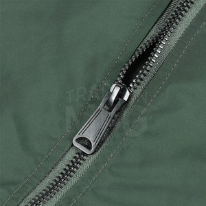 OEM personalizado de alta calidad de invierno de estilo de calle de los hombres de pie chaquetas de bombardero de cuello precio razonable impreso y bordado - Product Image 5