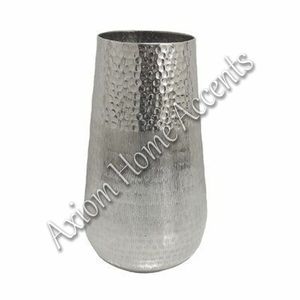 Vase de sol contemporain en aluminium avec glaçure transparente et design moderne pour une décoration élégante de la maison par Axiom Home Accents - Product Image 6
