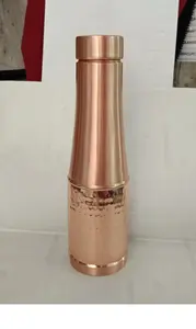 Eau en cuivre faite à la main pour les amateurs de culture Bouteille d'eau en cuivre inspirée de l'art déco pour les fashionistas disponible au meilleur prix - Product Image 3