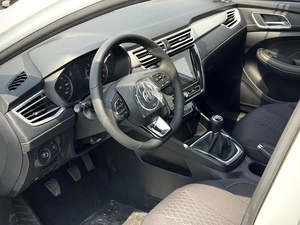 Nuovissima MG MG5 Standard Sedan 2025, 5 Posti, Specifiche GCC, 1499cc, 4WD, 199 CV, 4 Cilindri, Trasmissione Manuale, Benzina, Guida a Sinistra - Product Image 2