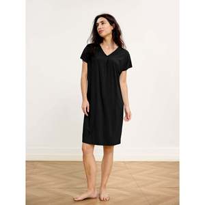 Robe de nuit longue personnalisée haut de gamme pour femme, col en V, manches courtes, imprimée, en bambou respirant et écologique, couleur unie - Product Image 3