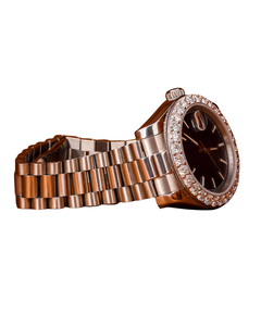 Montre en diamant demi-sertie de moissanite taille ronde avec montre noire pour femmes avec caractéristiques romaines Montre en diamant - Product Image 2