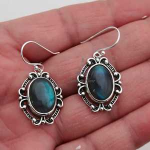Pendientes Colgantes Boho de Plata de Ley 925 Hechos a Mano con Labradorita Natural Ovalada, Joyería de Piedra de Nacimiento, Aretes de Labradorita - Product Image 1