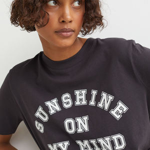 Camiseta informal de verano para mujer con cuello redondo y manga corta Diseño liso en blanco con decoración de botones - Product Image 2