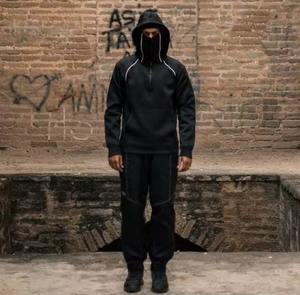 Sudadera con capucha doble para hombre con pasamontañas y cierre de cremallera, perfecta para climas fríos. Esta versátil Sudadera con capucha Doble - Product Image 4