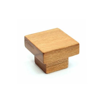 Perilla de madera Color de madera natural sólido con uso hecho a mano Muestra gratis caliente con aspecto de diseñador de venta - Product Image 1