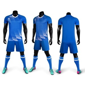 Venta al por mayor Impresión digital 100% Poliéster Cuello en V Uniforme Kit Camisetas de fútbol Reversible Jersey y pantalón Uniforme de deportes al aire libre - Product Image 4