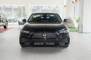 Honda Accord Deluxe 2025, berline 4 portes, 5 places, 260T, automatique, caméra arrière, conduite à gauche, turbo, cuir, options essence et électrique - Product Image 4