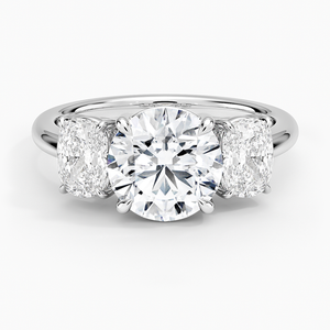 Anillo de compromiso de tres piedras estilo Faye hecho a medida, anillos finos de diamante de moissanita certificados de laboratorio de oro de 14K originales para aniversario - Product Image 5