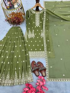 Ensemble Salwar Kameez Moderne en Faux Georgette Lourd avec Caractéristique Réversible, Imprimé Numérique Gaufré pour Fêtes et Mariages - Zain Exports - Product Image 4