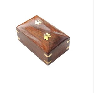 Urnes commémoratives de crémation en bois octangle sculptées à la main en Offre Spéciale pour cendres humaines mâle ou femelle - Product Image 3