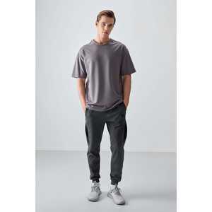 Camiseta Gris Oscuro 100% Algodón para Hombre, Gruesa y Suave, Corte Holgado, Estilo Básico-88377 - Product Image 5