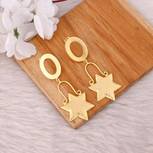 Boucles d'oreilles pendantes classiques en laiton plaqué or jaune, de haute qualité, faites à la main, cadeaux - Product Image 3