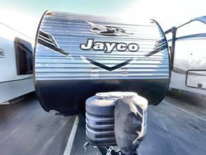 Camping-car d'occasion Jaycoo Jay Flight SLX 260BHW 2025 de 28 pieds, léger et moderne, pour 8 personnes, idéal pour les voyages en famille et les aventures en plein air - Product Image 2
