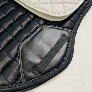 Sous-selle matelassée pour cheval – Tapis de selle équestre premium avec sangles de selle, vente en gros OEM - Product Image 3