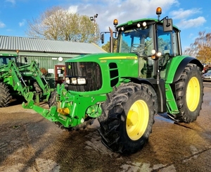 Compre Ahora el Tractor John Deere 5065E 4WD, Calidad Premium en Stock, Entrega Rápida y Venta al Por Mayor - Product Image 1