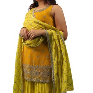 Costume Sharara Chinon jaune chromé avec broderie pour femme réception de mariage et tenues indiennes traditionnelles - Product Image 3