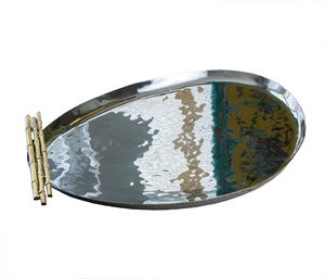 Centre de table de forme ovale en métal argenté poli brillant et de haute qualité, plateau de service avec poignées de designer plaquées or - Product Image 2