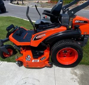 Tondeuse autoportée à braquage zéro robuste de 1600 W avec moteur Kubota 190 cm³ 4 temps de qualité industrielle pour l'entretien des pelouses commerciales. - Product Image 1