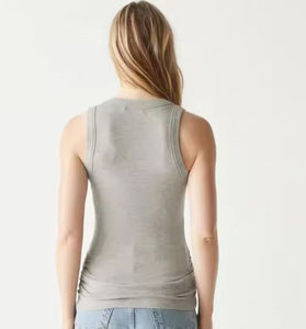 Top de cuello redondo de talla grande favorecedor para mujer-Ajuste cómodo diseñado para curvas que se ofrece en una amplia gama de tamaños OEM 2025 - Product Image 4