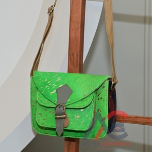 Vente en gros de nouveaux cheveux à la mode sur sac à bandoulière en cuir recyclé métallisé pour sac à bandoulière en cuir coloré occidental pour femmes - Product Image 1