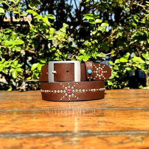 Cinturón Clásico Occidental de Cuero Genuino con Tachuelas de Estrás, Tachuelas de Cúpula Plateadas y Hebilla de Latón Macizo de 40 mm para Uso Casual - Product Image 3