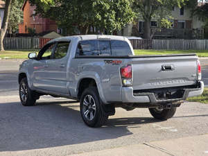 รถกระบะโตโยต้า ทาโคมา รุ่น TRD สปอร์ต แบบดับเบิ้ลแค็บ ตอนท้ายยาว ขับเคลื่อน 4 ล้อ เครื่องยนต์เทอร์โบ เกียร์อัตโนมัติ ภายในสีเข้ม พร้อมส่งออก ขาย - Product Image 4