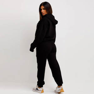 Combinaison de survêtement empilée de meilleure qualité pour femmes Ensemble de vente en ligne à capuche à manches longues, décontracté et design d'hiver à motif unique et solide - Product Image 3