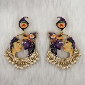 Kriaa Kundan Stone Pendientes colgantes finos Radha Krishna Meenakari Dangler Modelo 1314426K - Product Image 1