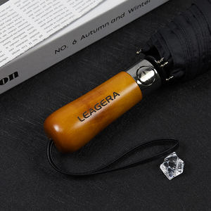 Parapluie pliant de luxe personnalisé noir grande taille 27 pouces coupe-vent avec poignée en bois pour voyage, soleil et pluie, avec impression de logo - Product Image 2