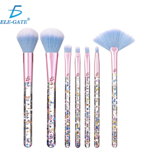 Set di 7 Pennelli Professionali per Trucco Kawaii, Setole Sintetiche Morbide, Pennelli a Ventaglio con Finitura Scintillante per il Viso - Product Image 1
