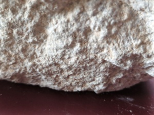 La pyrophyllite pour les revêtements en poudre assure une résistivité électrique supérieure, garantissant une dépôt uniforme du revêtement. - Product Image 3
