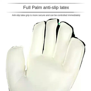 Gants de gardien de but de football avec logo personnalisé Protection des mains confortable Grip parfait Design Sports de qualité professionnelle sur mesure - Product Image 3