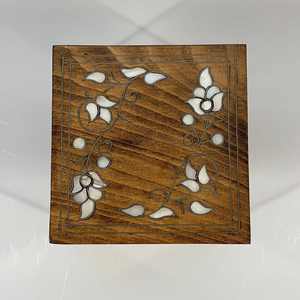 Elegant Transparent Acrylic Date Box with Mother of Pearl Inlay Lid Luxury Arabic Gift Packaging for Eid Ramadan Home Decor Use - Product Image 3